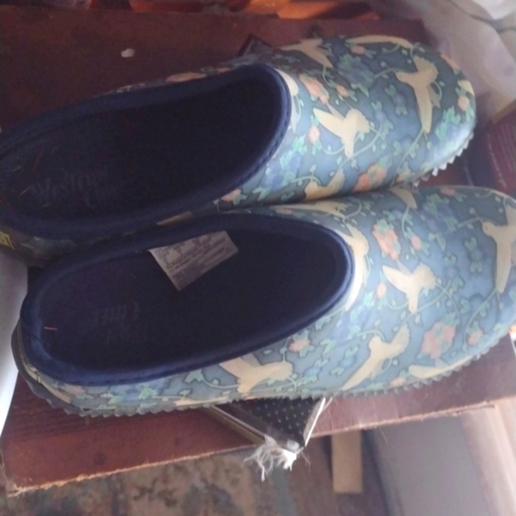 Western Chief Flowers Hummingbirds Garden Classic Rain Slip On Clog Sz  W/9m - Picture 1 of 3
